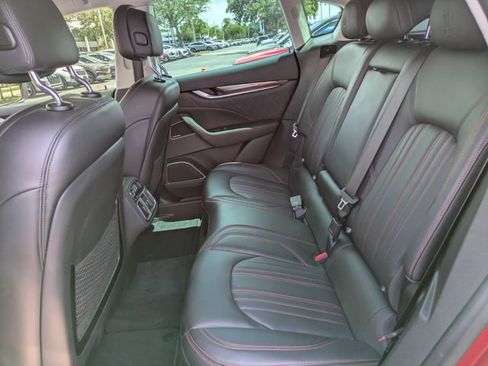 Used 2020 Maserati Levante GranLusso AWD/4WD image 11