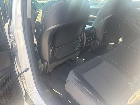 Used 2023 Jeep Grand Cherokee Laredo AWD/4WD image 19