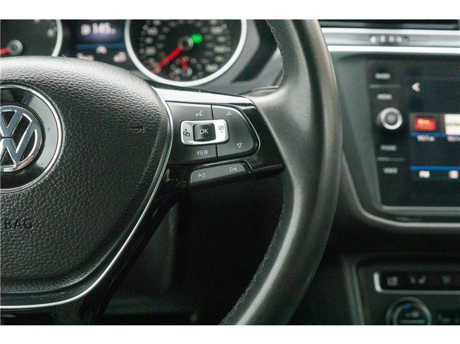 Used 2020 Volkswagen Tiguan SE w/ Panoramic Sunroof Package FWD image 11