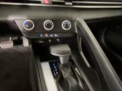 Used 2021 Hyundai Elantra SE FWD image 27