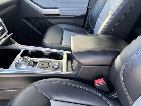 Used 2022 Ford Explorer XLT w/ Equipment Group 202A image 21