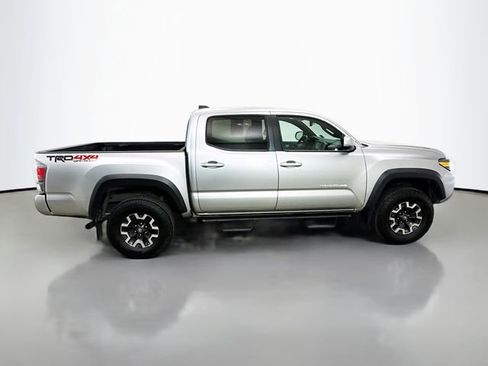 Used 2022 Toyota Tacoma TRD Off-Road w/ TRD Premium Off Road Package AWD/4WD image 8