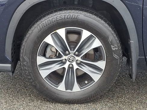 Used 2024 Toyota Highlander XLE image 9