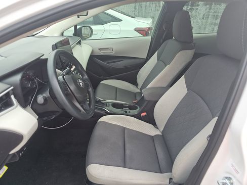 Used 2025 Toyota Corolla LE FWD image 8