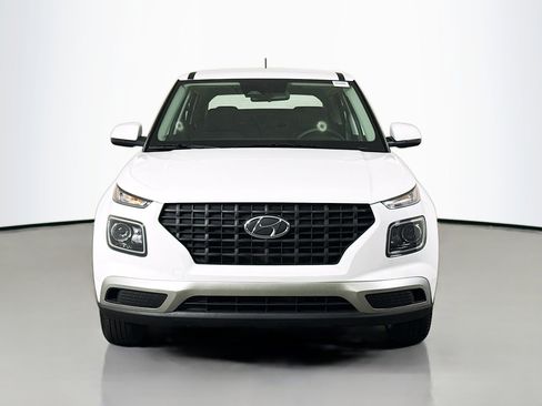 Used 2025 Hyundai Venue SE FWD image 2