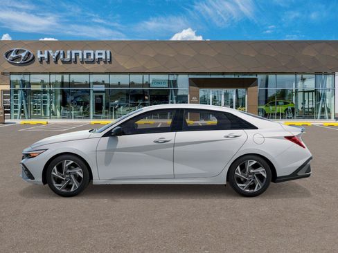 New 2026 Hyundai Elantra SEL Sport FWD image 3
