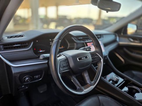 Used 2022 Jeep Grand Cherokee L Limited AWD/4WD image 18