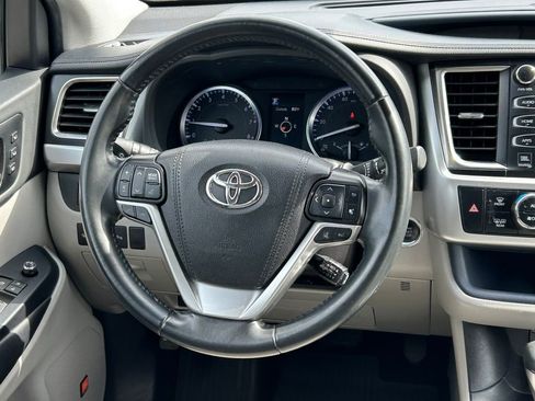 Used 2019 Toyota Highlander Limited image 44