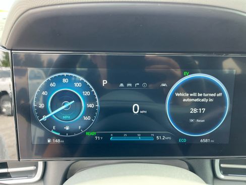 Used 2025 Hyundai Elantra SEL FWD image 14