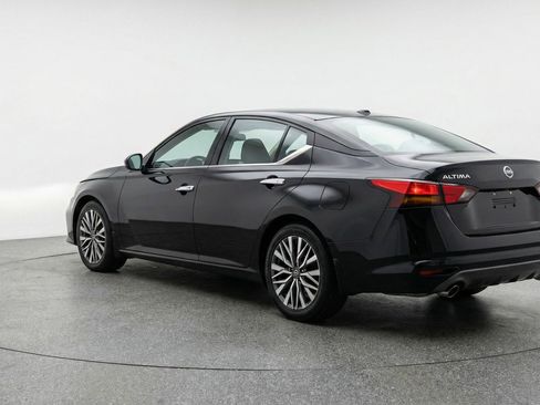 Used 2025 Nissan Altima 2.5 SV FWD image 6