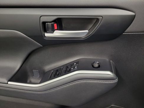 Used 2024 Toyota Highlander XLE image 20