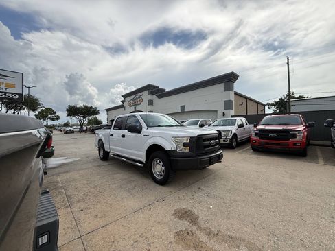 Used 2017 Ford F150 XL w/ Equipment Group 101A Mid AWD/4WD image 42