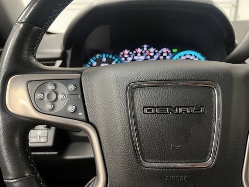 Used 2020 GMC Yukon XL Denali image 32