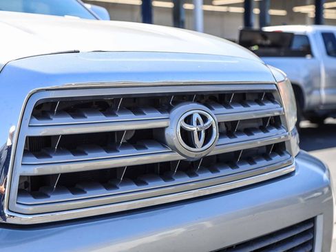 Used 2016 Toyota Sequoia Limited w/ Safety & Convenience Package AWD/4WD image 6