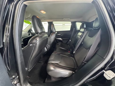 Used 2018 Jeep Cherokee Trailhawk w/ Cold Weather Group AWD/4WD image 20