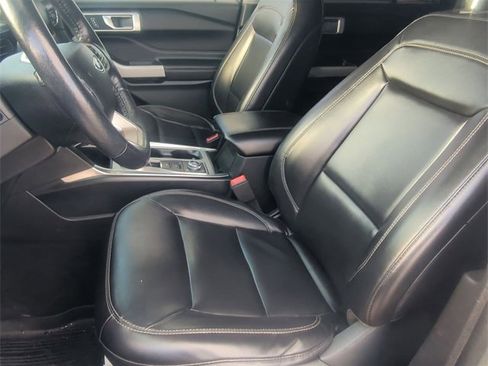 Used 2021 Ford Explorer XLT w/ Equipment Group 202A image 11