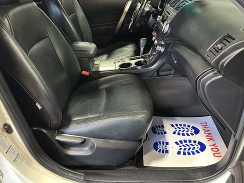 Used 2012 Toyota Highlander SE w/ Tow Pkg image 19