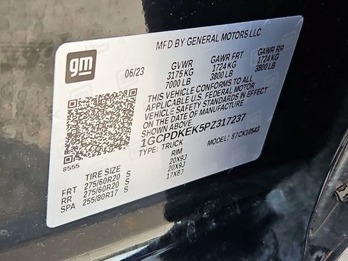 Used 2023 Chevrolet Silverado 1500 LT AWD/4WD image 38