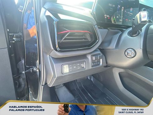Certified 2025 Chevrolet Silverado EV RST AWD/4WD image 16