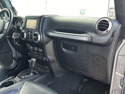 Used 2016 Jeep Wrangler Unlimited Rubicon image 95