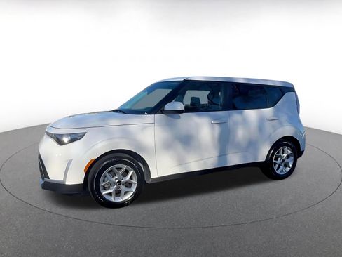 Used 2025 Kia Soul LX w/ LX Technology Package image 8