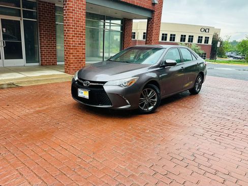 Used 2017 Toyota Camry SE FWD image 3