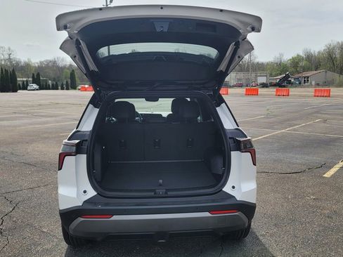 New 2026 Chevrolet Equinox LT w/ Convenience Package II FWD image 11