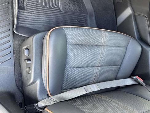 Used 2024 GMC Canyon AT4 image 10