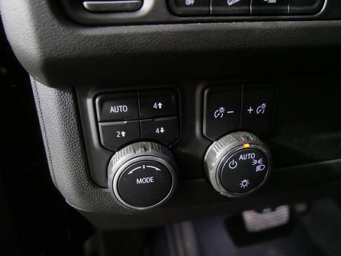 Used 2022 Chevrolet Tahoe Z71 w/ Luxury Package AWD/4WD image 18