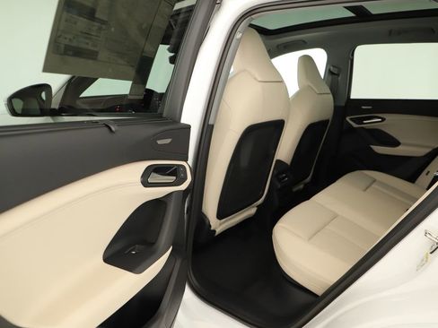 New 2025 Audi Q6 e-tron Premium Plus image 26