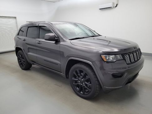 Used 2018 Jeep Grand Cherokee Altitude RWD image 11
