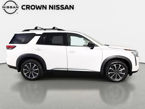 New 2026 Nissan Pathfinder Platinum image 4