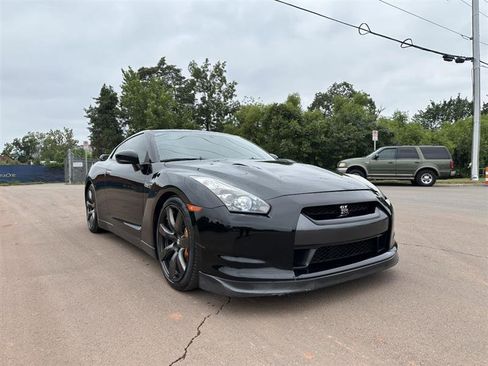 Used 2010 Nissan GT-R Premium image 10