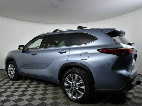 Used 2023 Toyota Highlander Limited image 14