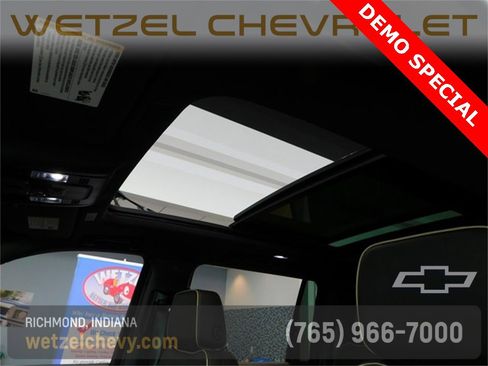 New 2025 Chevrolet Suburban Premier w/ Sun And Tow Package image 11