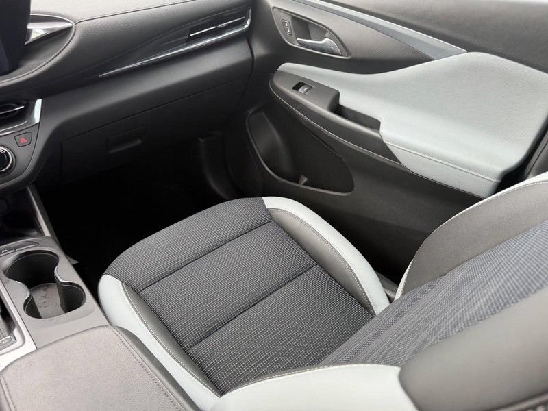Used 2025 Buick Envista Preferred w/ Convenience II Package FWD image 16