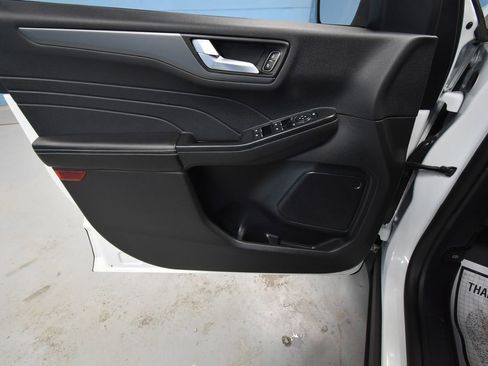 Used 2025 Ford Escape SE FWD image 4