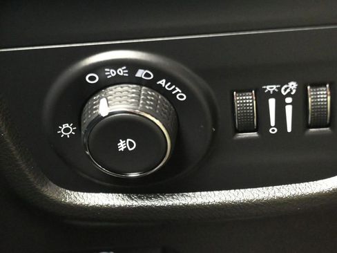 New 2025 Jeep Grand Cherokee Limited w/ Luxury Tech Group II image 25