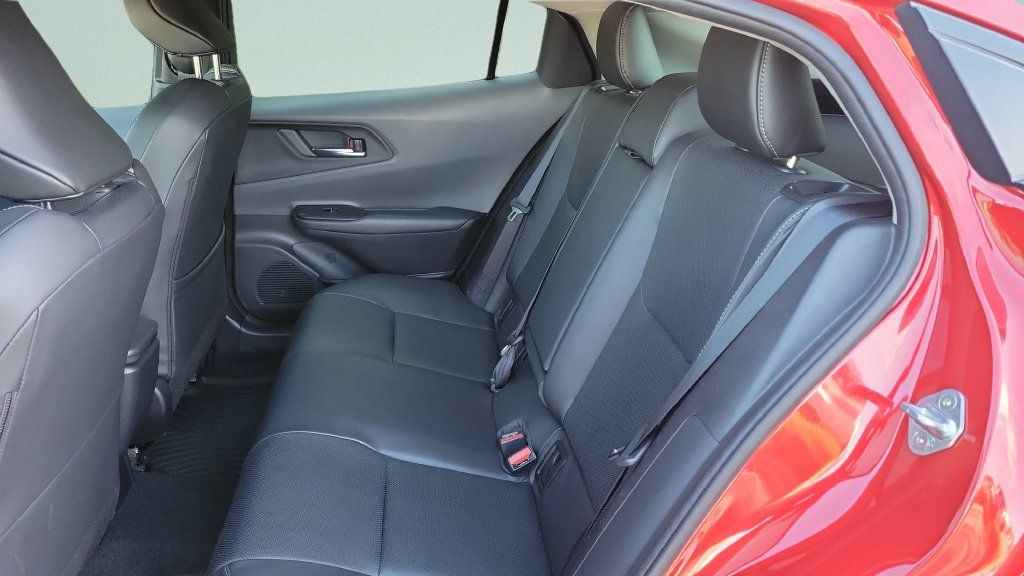 Used 2025 Toyota Prius XLE FWD image 10