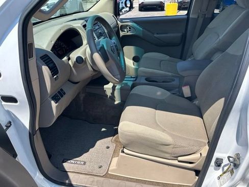 Used 2012 Nissan Frontier SV AWD/4WD image 5
