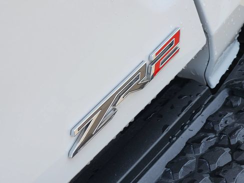Used 2024 Chevrolet Colorado ZR2 w/ Technology Package AWD/4WD image 19