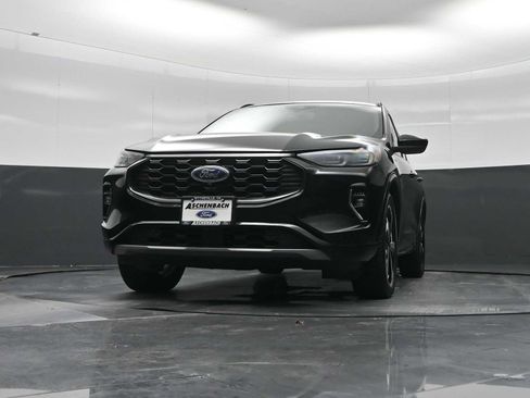 Used 2023 Ford Escape ST-Line Elite w/ Premium Technology Package AWD/4WD image 30