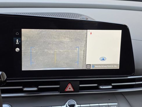Used 2025 Hyundai Elantra SEL FWD image 14