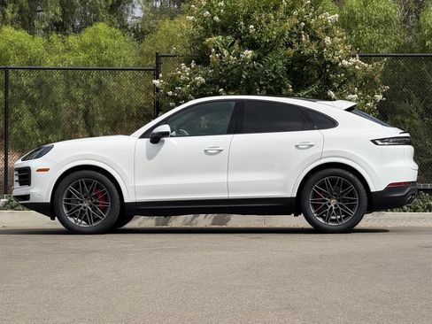 Certified 2024 Porsche Cayenne S AWD/4WD image 2