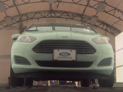 Used 2019 Ford Fiesta SE image 3