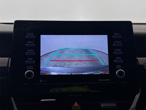 Used 2021 Toyota Camry SE image 10