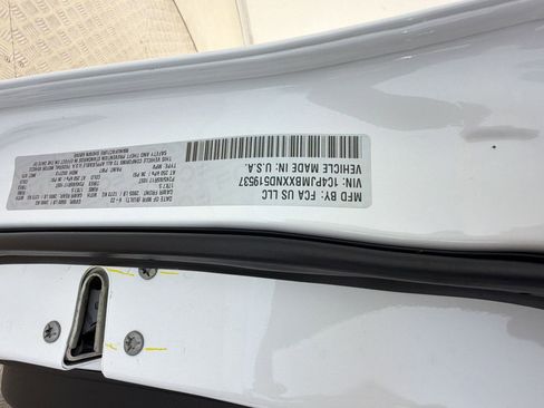 Used 2022 Jeep Cherokee Trailhawk image 17