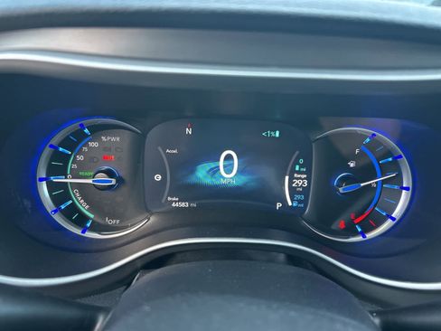 Used 2022 Chrysler Pacifica Touring-L image 36