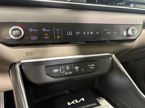 New 2026 Kia Carnival EX FWD image 32
