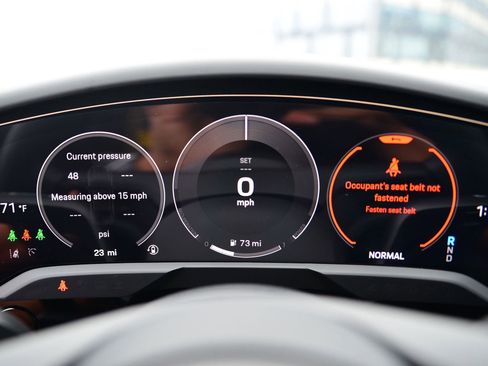 Used 2025 Porsche Taycan image 16